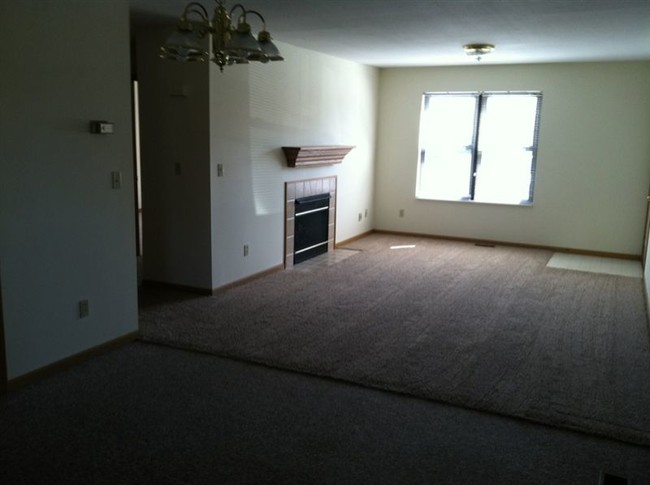 Building Photo - 2236 Nicholas Ct