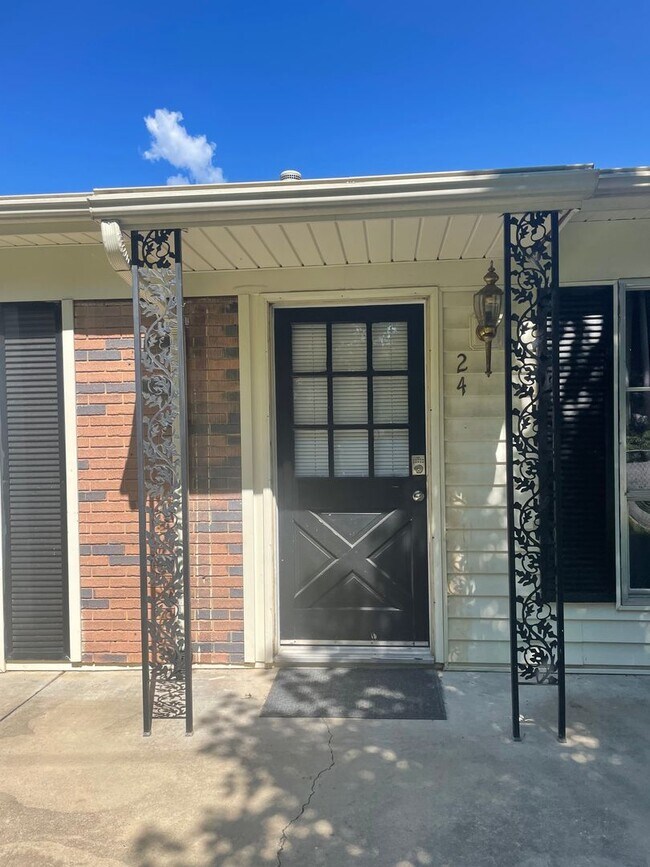 Foto del edificio - Three bedroom 1 1/2 bath ranch home