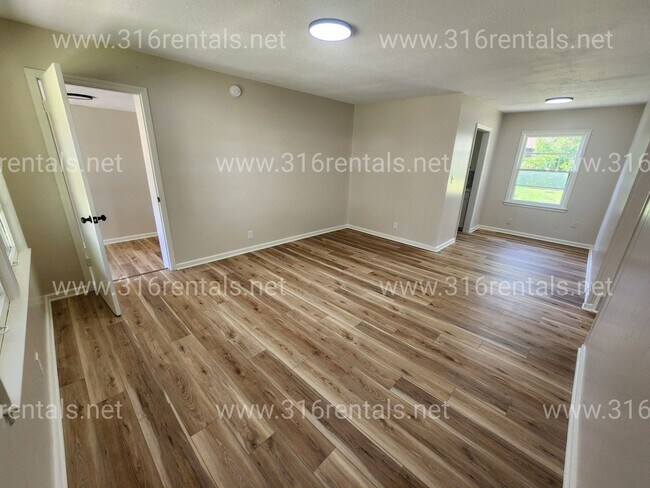 Foto del edificio - $1,250 - 3 bed 1 bath - Newly Renovated Si...