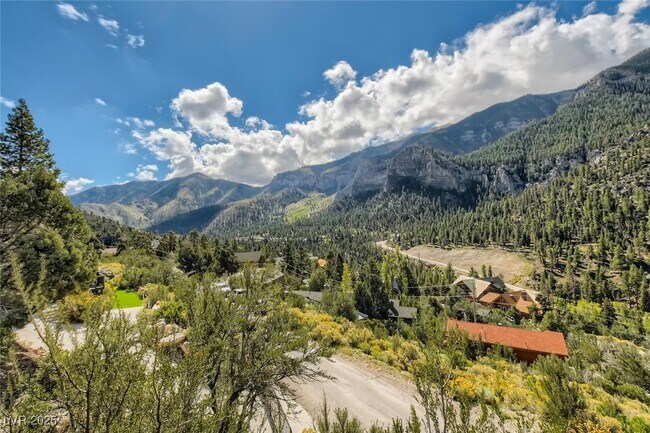 Foto del edificio - 4947 Snow White Rd