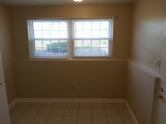 Kitchen - 102 Braden Ct