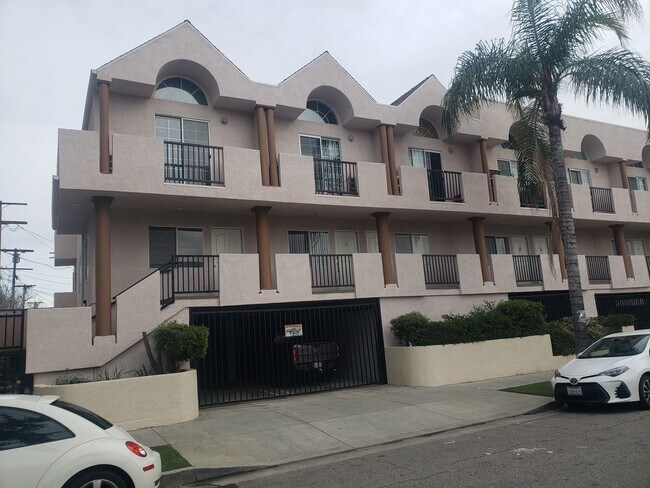 Building Photo - 14159 Gilmore St