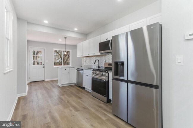 Foto del edificio - 6613 Fairmount Ave