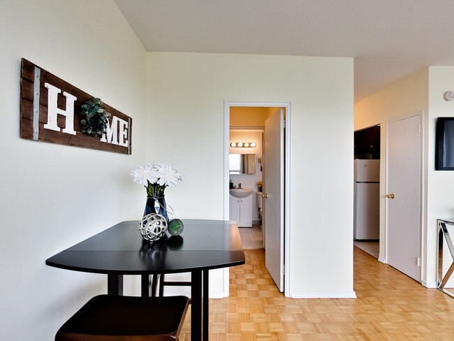 Bachelor's Dining Area - Brentwood Towers