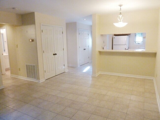 Building Photo - Available Now! Updated 2br 2ba Garden-Style Condo in Mill Creek! Walk to Campus