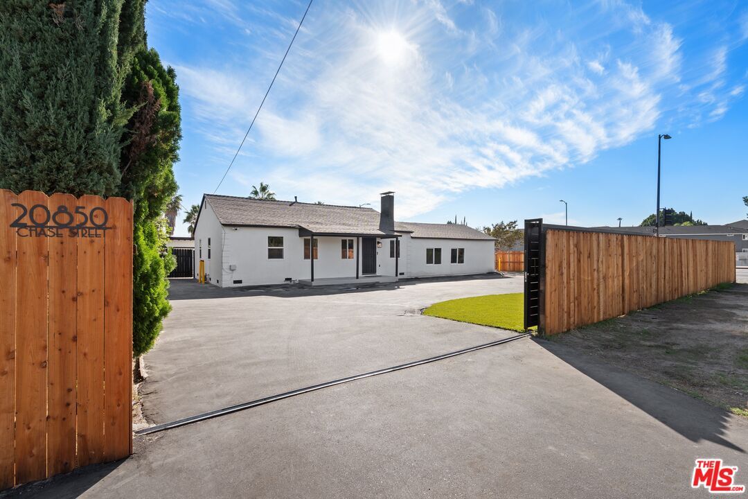 Foto principal - 20850 Chase St