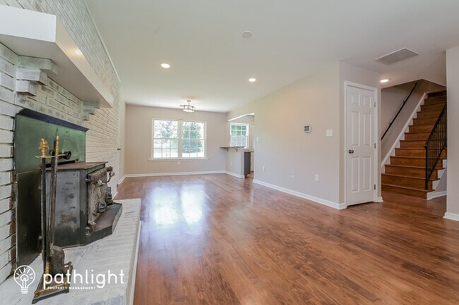 Foto del edificio - 313 Tompkins Ln, Waldorf, MD, 20602