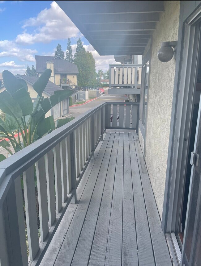 Balcony - 545 S Walnut St