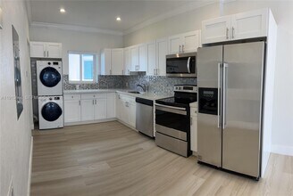 Building Photo - 1990 Bay Dr