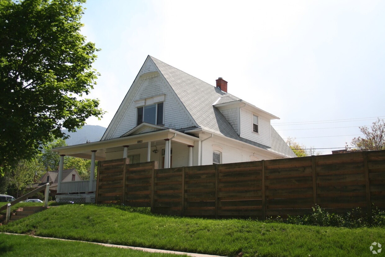 Building Photo - 1005 14th St