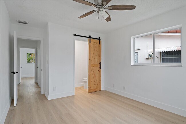 Foto del edificio - 4510 NW 49th Dr