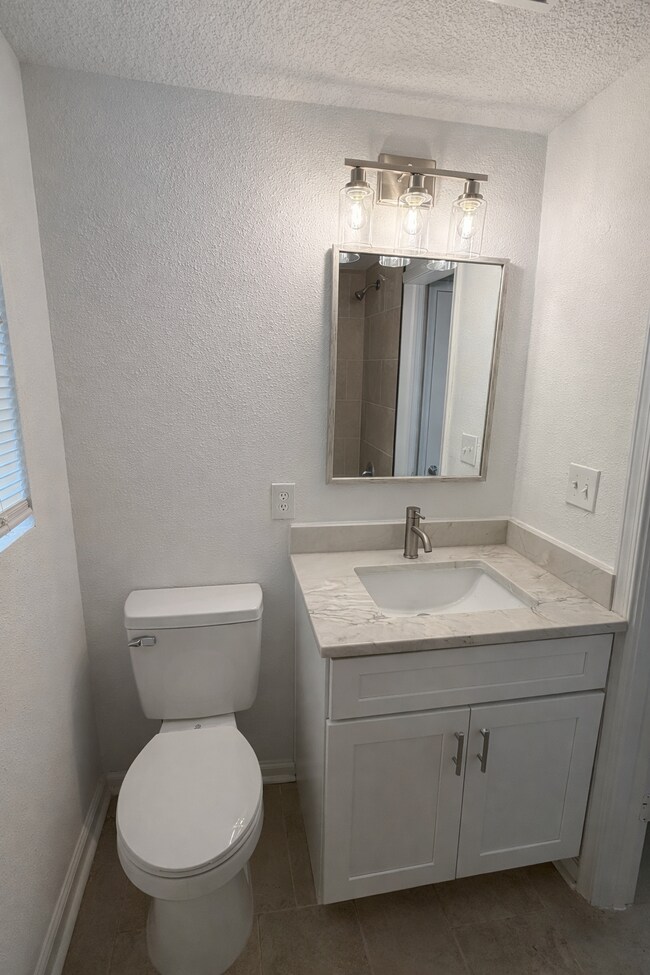 Foto del edificio - Fully Renovated 2BR with Large Backyard