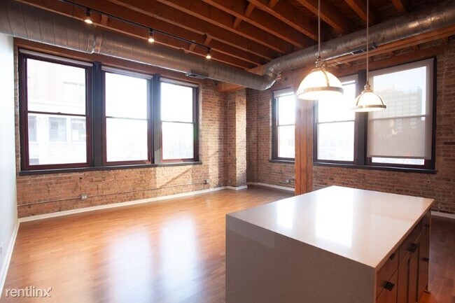 Foto del edificio - 131 N Green St