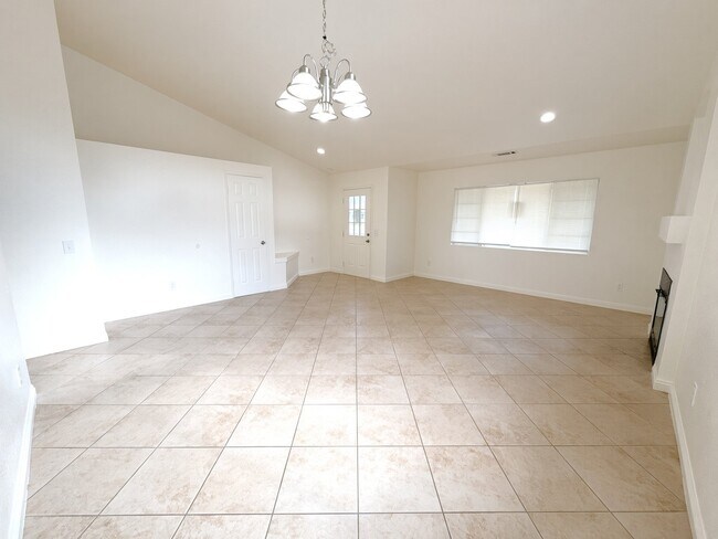 Building Photo - 13654 Opal Cir