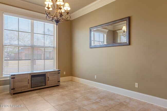 Building Photo - 814 Flambant Dr