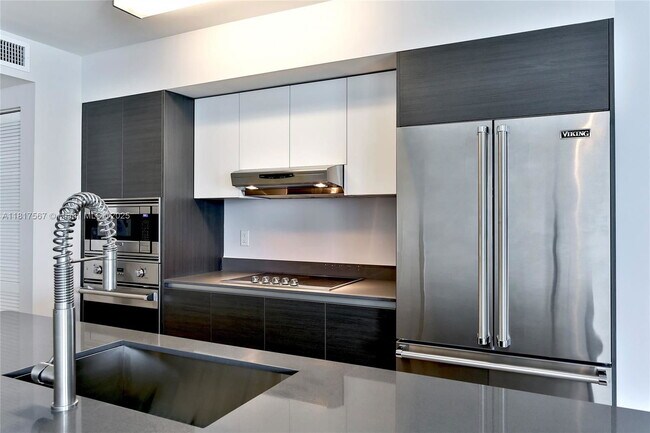 Foto del edificio - 9821 E Bay Harbor Dr