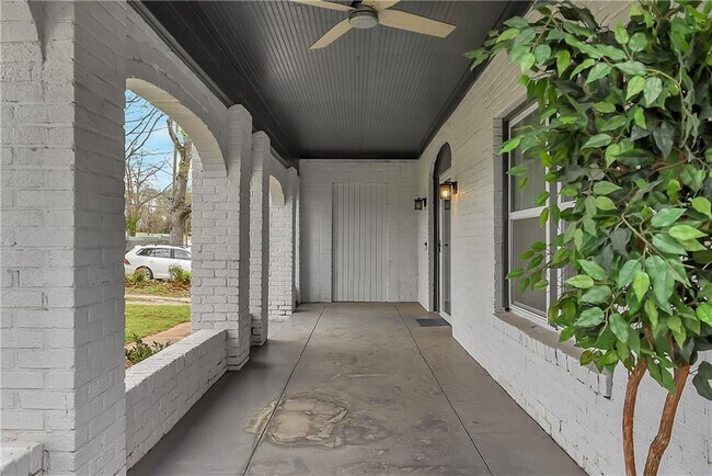 Foto del edificio - 1378 Lakewood Ave SE