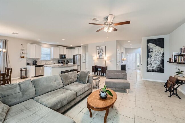 Foto del edificio - 1205 Falconer Wy