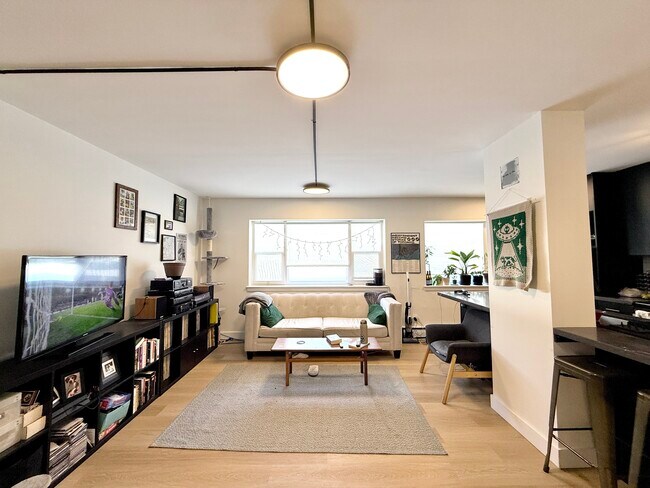 Building Photo - 111 Craydon Rd