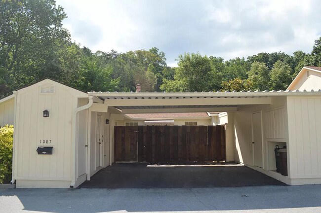 Building Photo - 7914 Gleason Dr