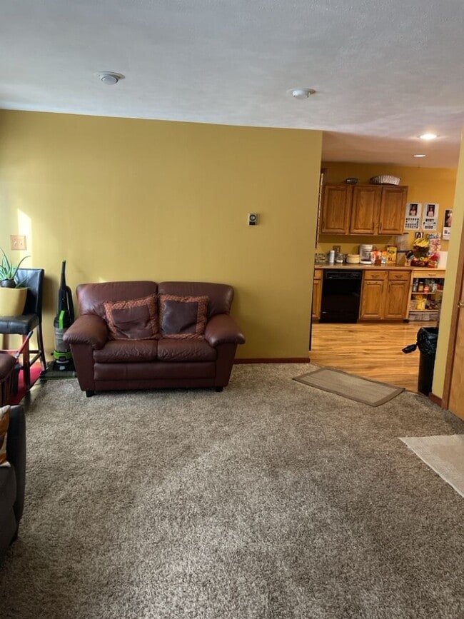 Foto del edificio - Woodworks Townhomes--Large 2 Bedroom/2Bath Unit on the Bus Route