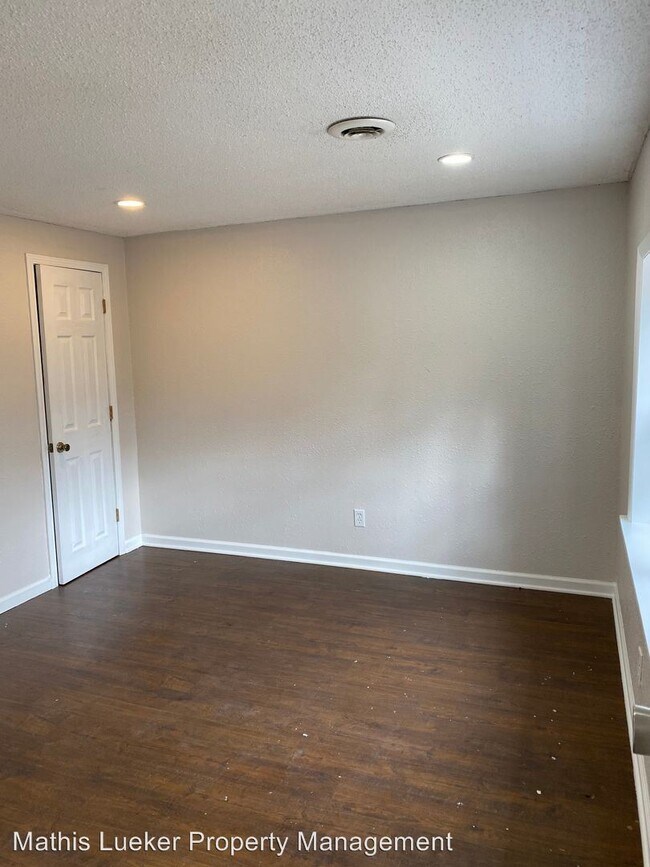 Building Photo - 4 br, 2 bath House - 1126 E. Flint Hills Blvd