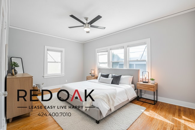 Building Photo - 149 S Sycamore Ave