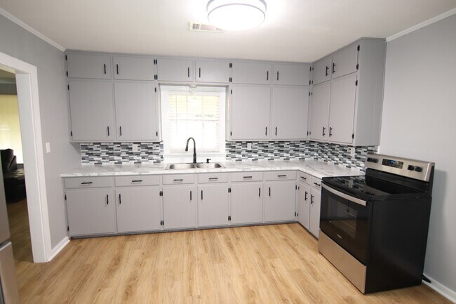 Foto del edificio - 3528 Raven St