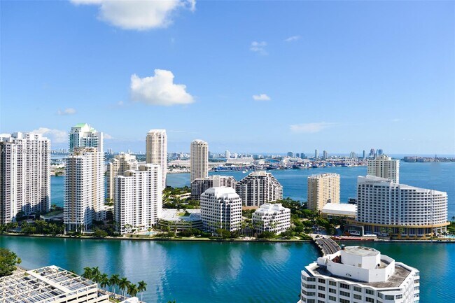 Building Photo - 950 Brickell Bay Dr