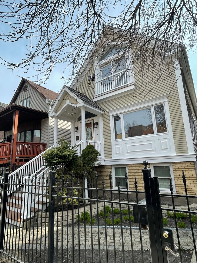 Building Photo - 3223 N Richmond St