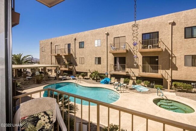 Foto del edificio - Ground Floor Condo! Available Now! Longter...