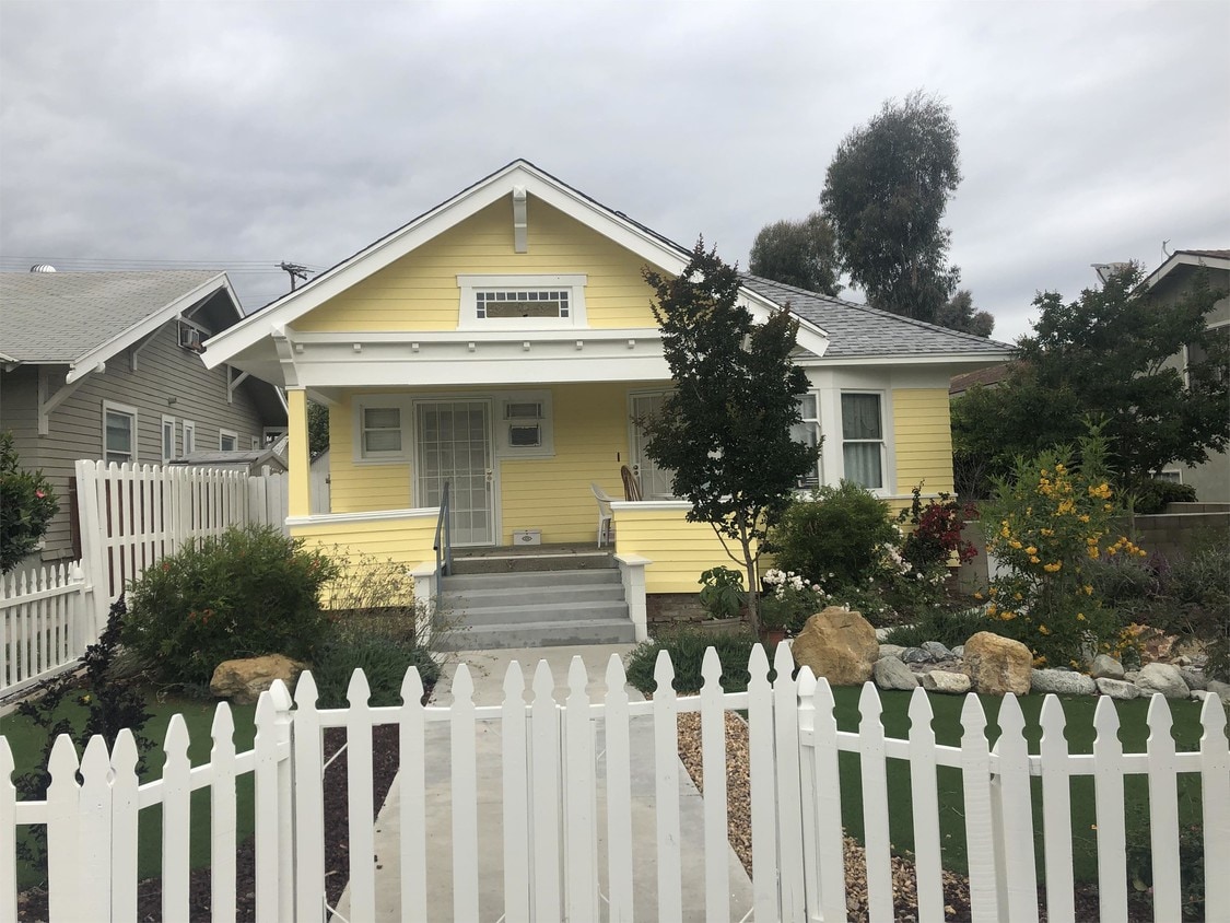 Primary Photo - 620 S Victoria Ave