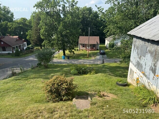 Foto del edificio - 1729 Moorman Ave NW