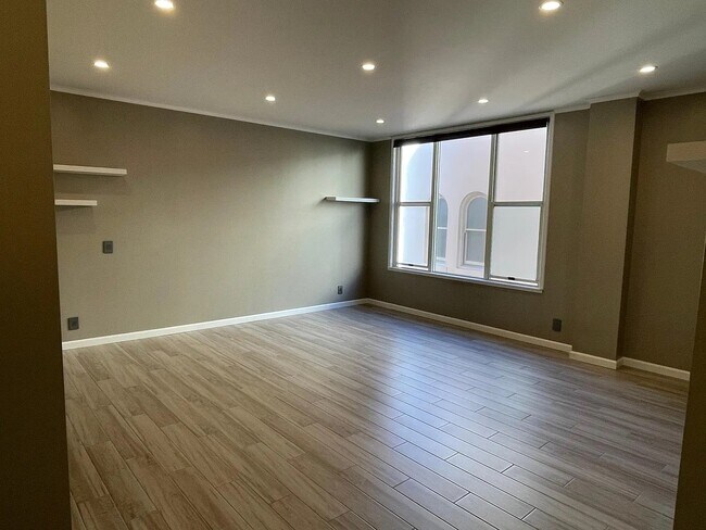 Foto del edificio - 351 Buena Vista Ave E