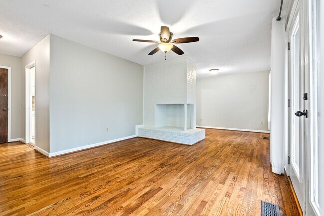 Building Photo - 302 Bowden Dr