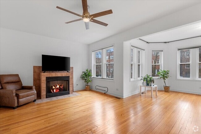 Building Photo - 6445 N Greenview Ave