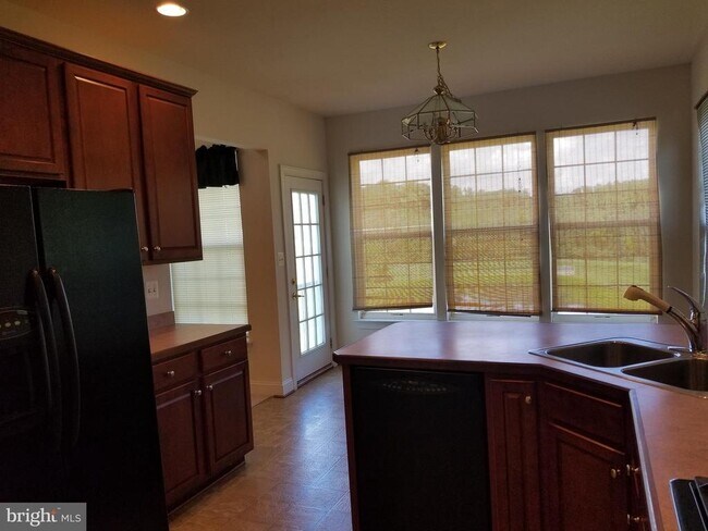 Foto del edificio - 222 Whirlaway Ln