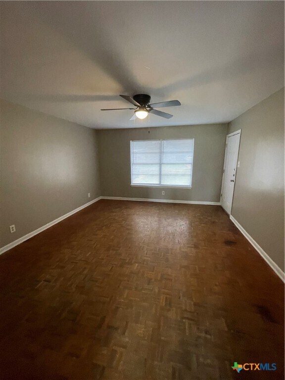 Foto del edificio - 4705 Dahlia Ln