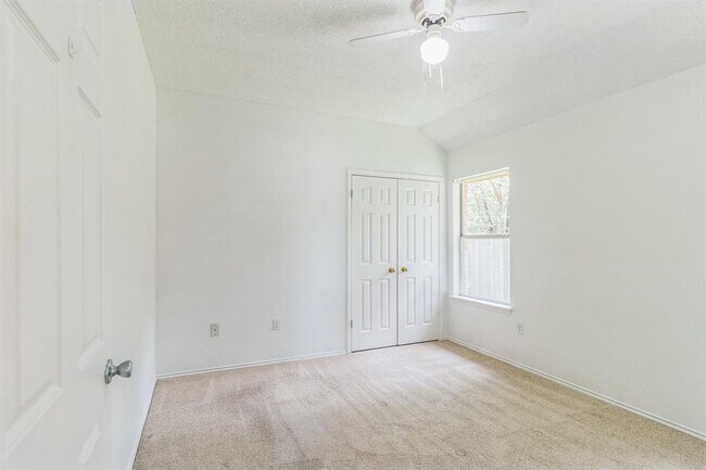 Foto del edificio - 800 Mountain Ridge Dr