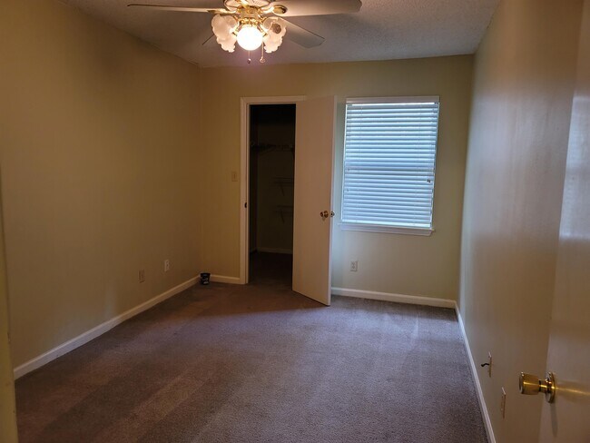 Foto del edificio - 2377 Tina Dr