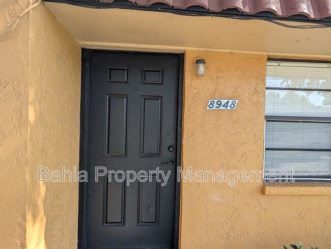 Foto del edificio - 8944 Temple Terrace Hwy