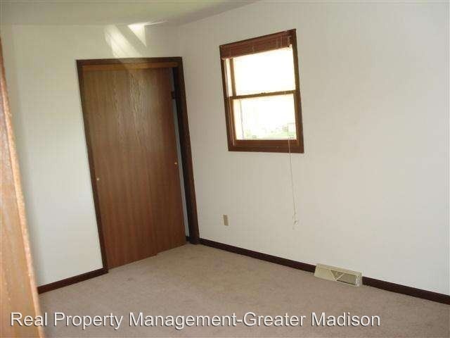 Building Photo - 426-428 Moorland Rd