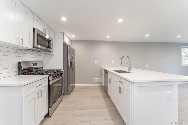 Foto del edificio - 1398 Pine Acres Blvd