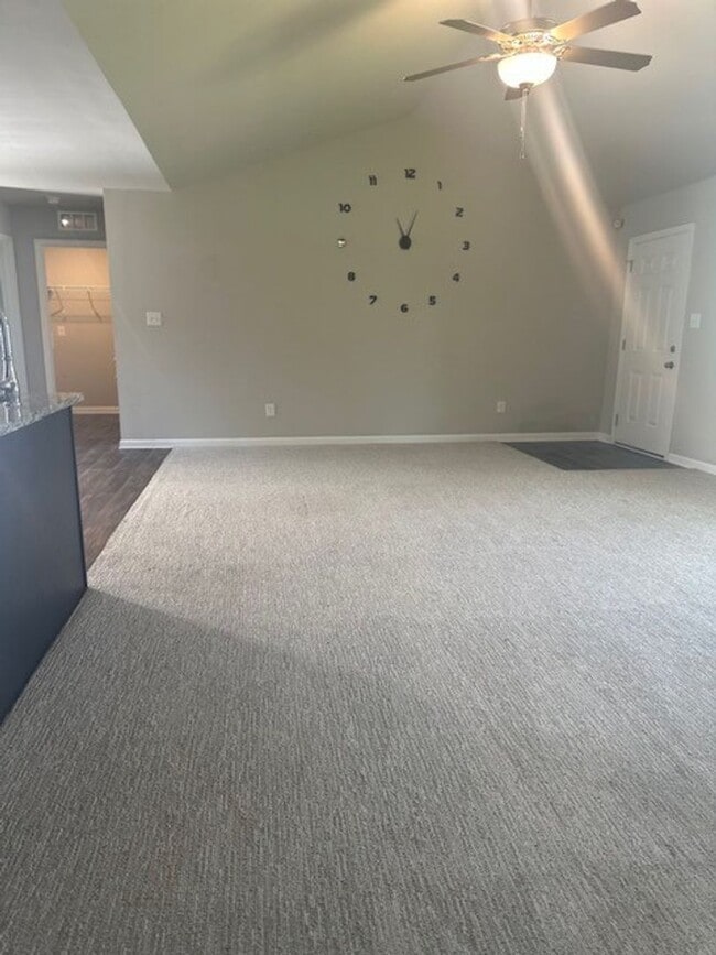 Building Photo - Charming 3 Bedroom Home on Corner Lot in D...