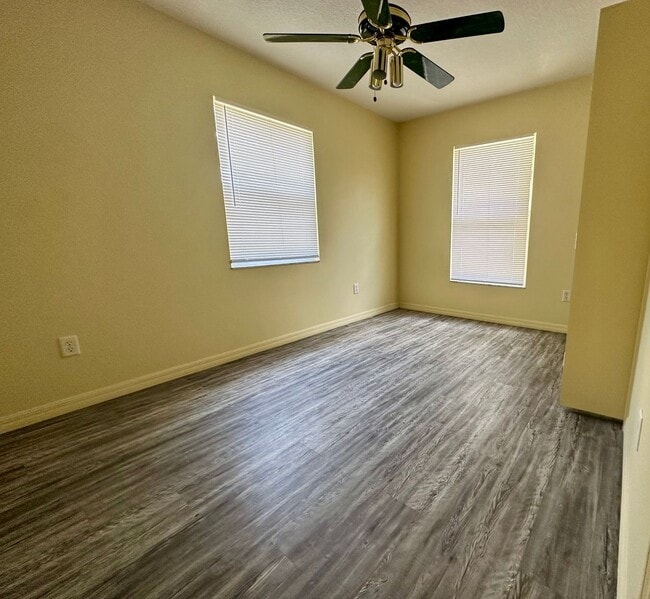 Building Photo - Beautiful Home Oversized Lot