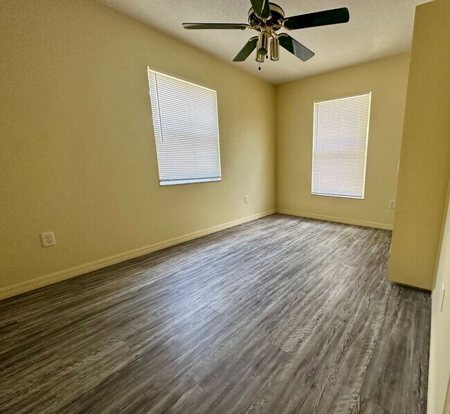 Foto del edificio - Beautiful Home Oversized Lot