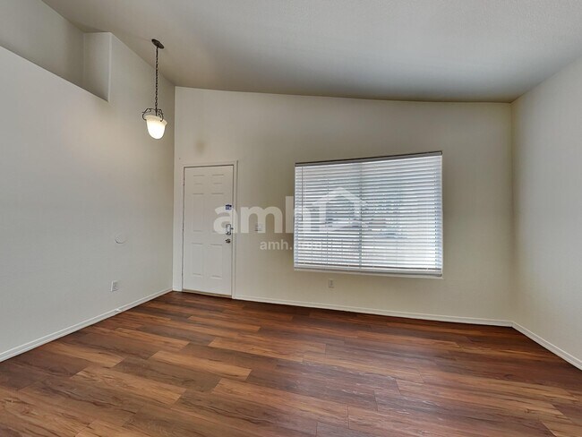 Foto del edificio - 8208 W Apache St