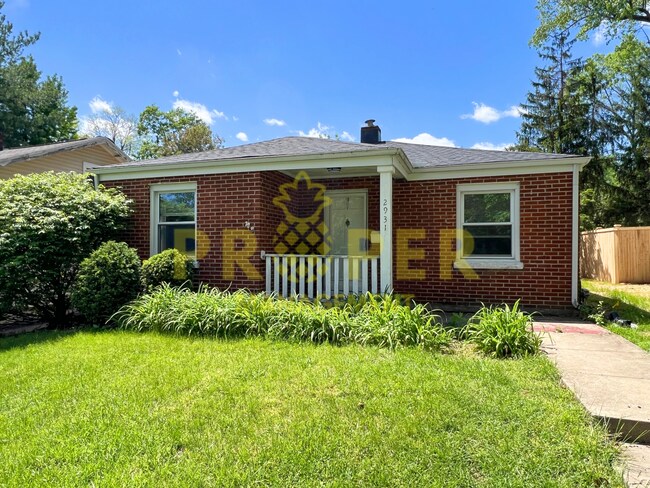 Building Photo - beautiful 2 bedroom 1 bathroom brick bungalow