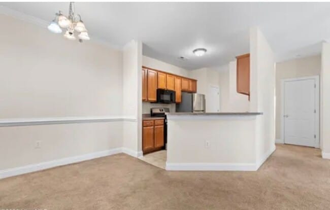 Building Photo - 2025 Silvercrest Dr
