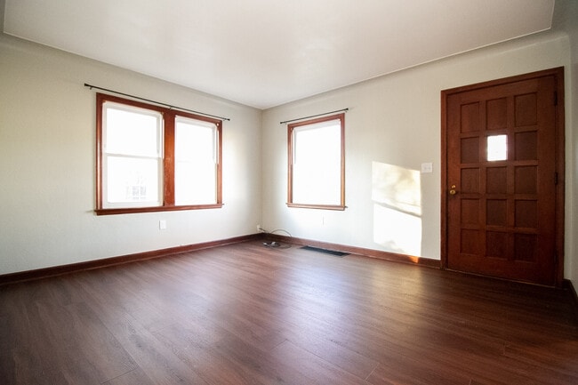 Building Photo - 423 W Capistrano Ave